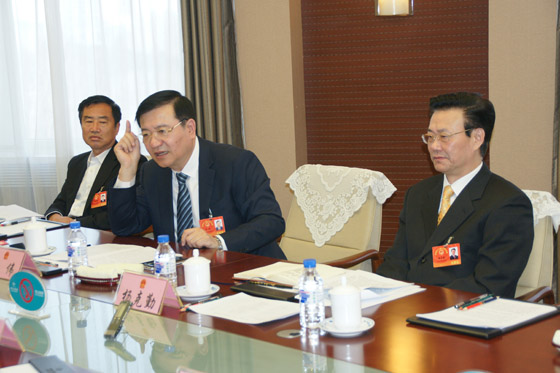 “我對吉林振興發(fā)展充滿信心！”李偉代表如是說。.JPG